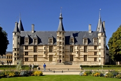 Le-Palais-Ducal-de-Nevers-scaled